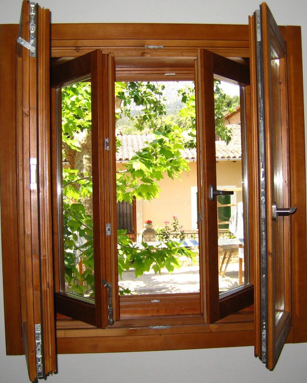 Заказ деревянных окон в Москве