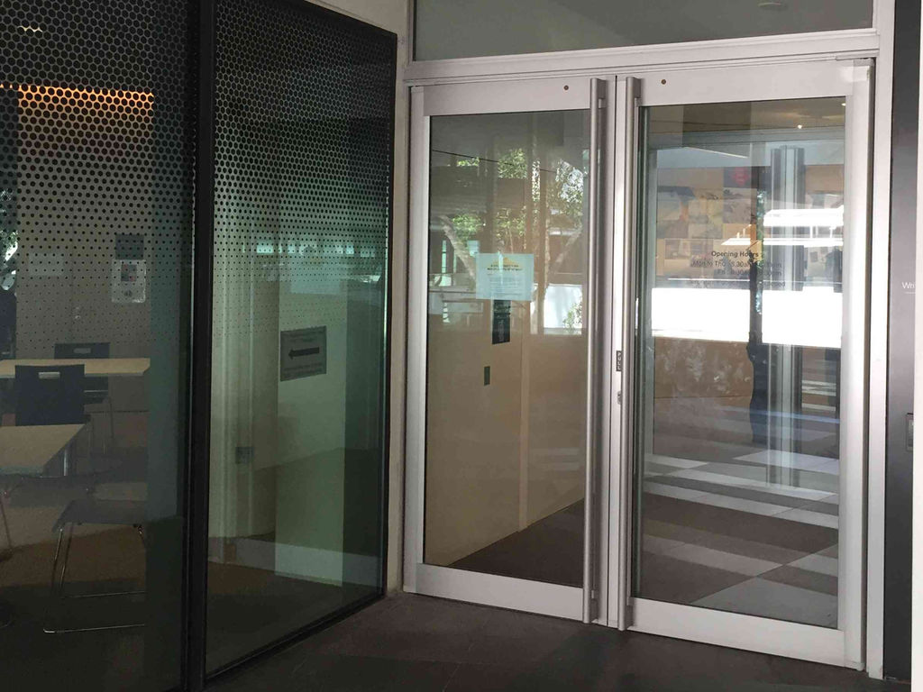 Алюминевая входная дверь в Москве