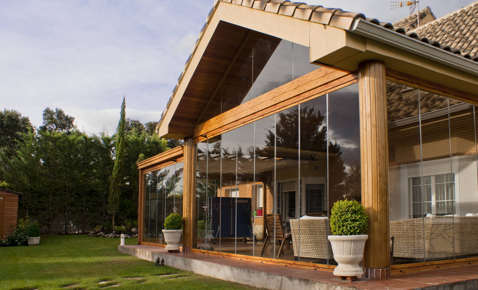 Остекление дома в Москве